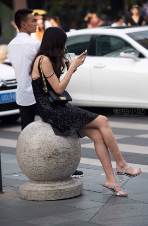 街拍长腿美腿性感美女