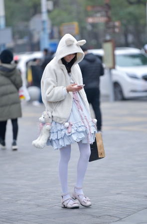 可爱萝莉装小姐姐