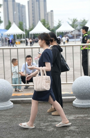 下班了的超薄丝美眉