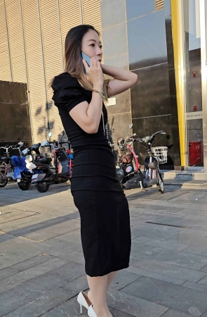 4-轻熟肉丝站着打电话挑鞋视频收官4K6min 12P