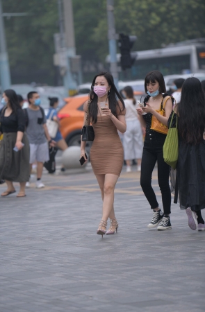 性感包屯裙美女