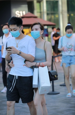 四九城嘎子街拍作品 - 超短包臀裙女友