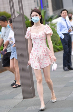 232510-3+126√清秀美腿小姐姐～ 18P