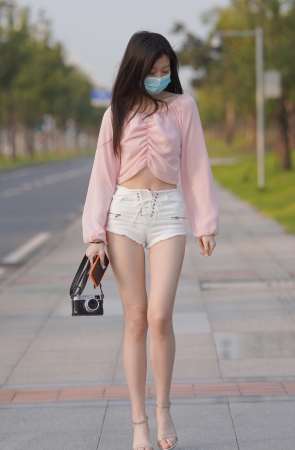 “牧羊”女孩