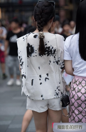 周末逛街的小姐姐3A666[668M]