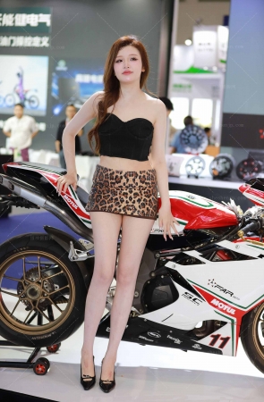 豹纹裙机车女孩【套图➕视频】 8P