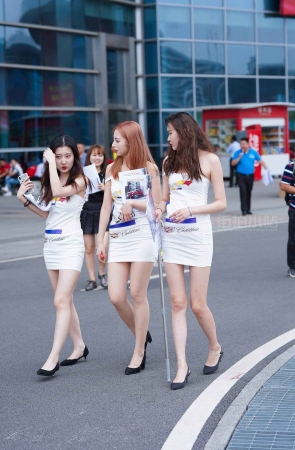 三位女模特