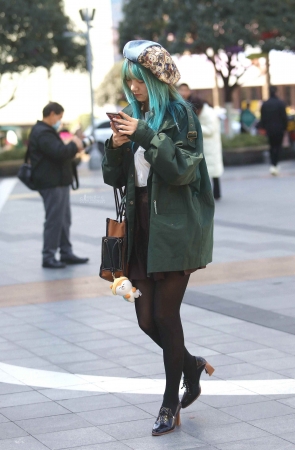 黑 丝短裙妹子