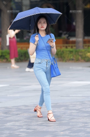 漂亮牛仔裤美女
