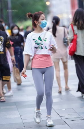 运动裤小妹