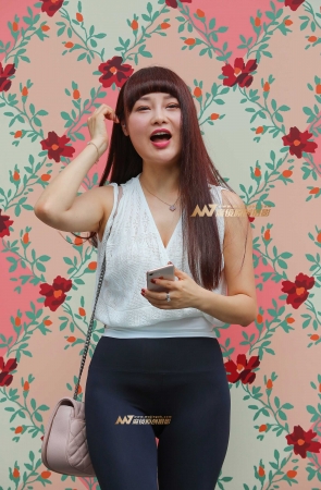 小姐姐这发型特显乖巧