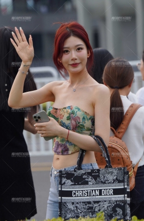 紧牛美眉