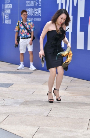 成熟韵味包臀裙贵妇