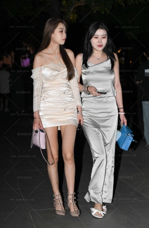 241025-8=101√性感美腿俩闺蜜 15P