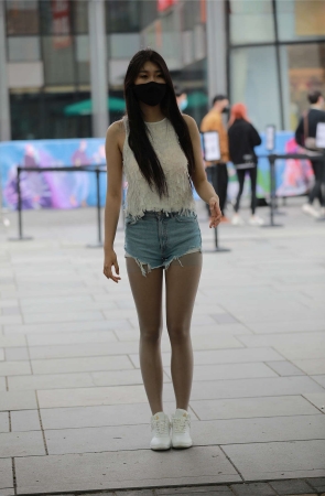 牛仔短裤丝袜女孩