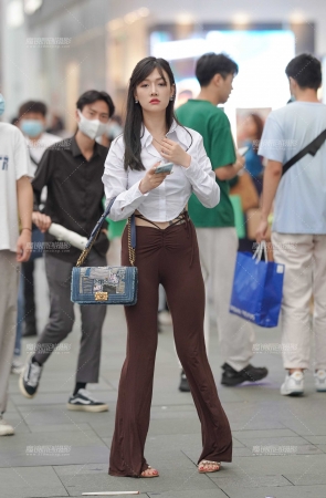 高挑苗条