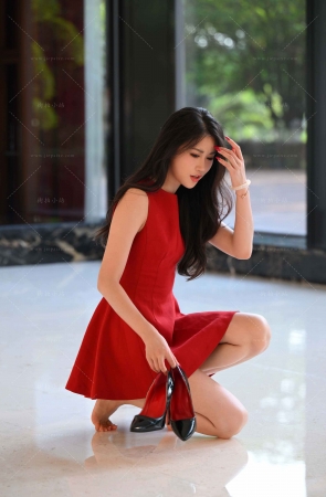 红裙赤脚小仙女