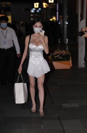 性感的吊带女孩