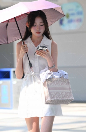 25613-21-70√白皙美腿-拖鞋小仙女