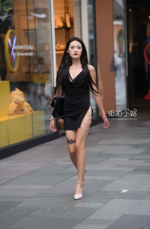 大长腿菲菲黑短裙无丝篇