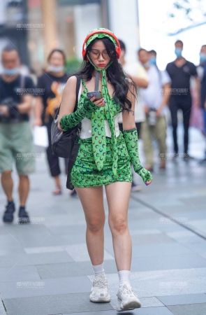 绿裙小妹