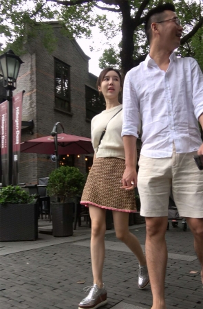 短裙气质美女