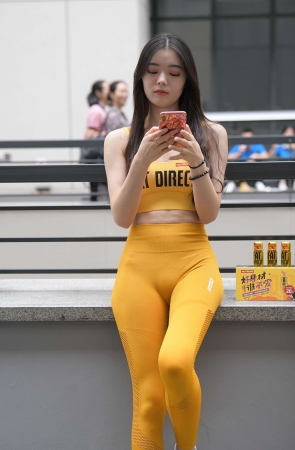 J214上海虹桥国展中心的展会模特