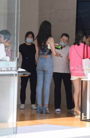 2083-6+154 搭讪紧牛小姐姐 6P