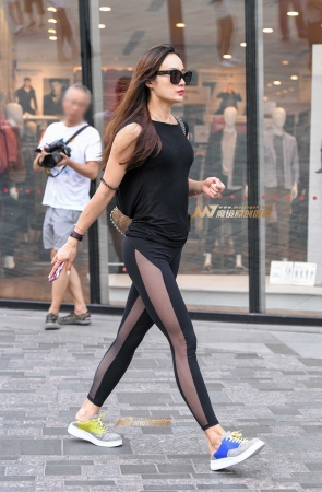 性感网纱健身裤美女