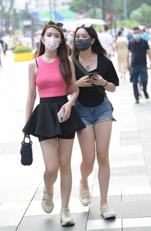 22818-5+67热裤肉腿女孩 15P