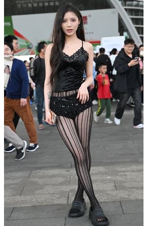 性感的黑丝美女(65P)