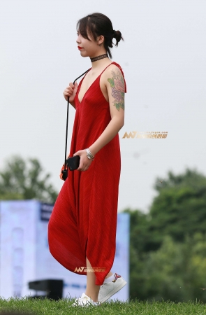 第1157篇&万绿丛中，一点红&