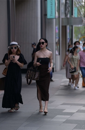 紧身包臀裙长香肩