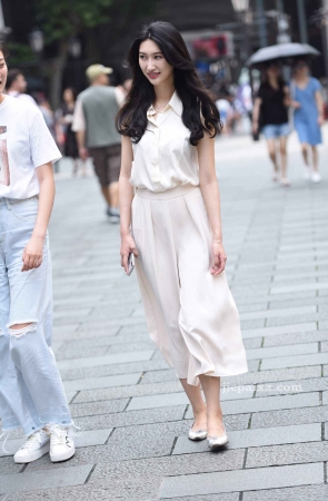 气质长发美女姐姐
