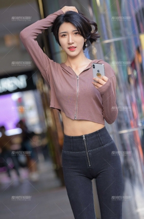 甜美蜜桃紧牛小姐姐
