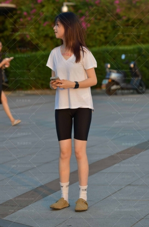 2495-1=78√黄昏下的紧致打底裤-清秀女孩 15P