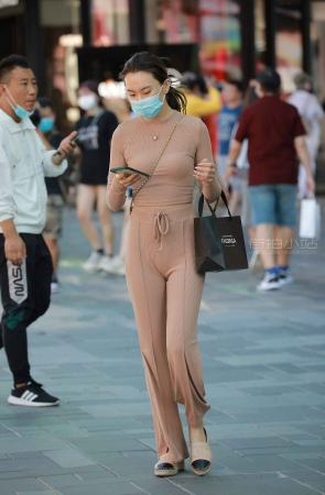 套装美女姐姐