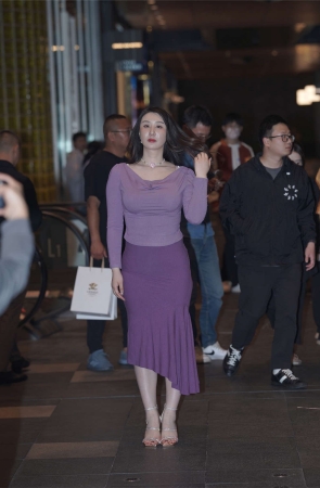 简约紫色修身裙