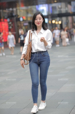 落落大方的女孩