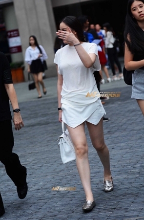 咔喳街拍 -----轻薄热裤