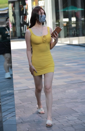 黄色包臀裙美女