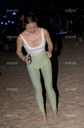 绿色紧身