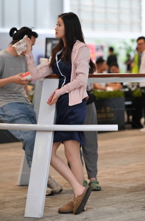 2562-51-58√肉丝美腿小姐姐在休息