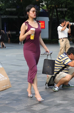 被其他大师忽略的-酒红色**