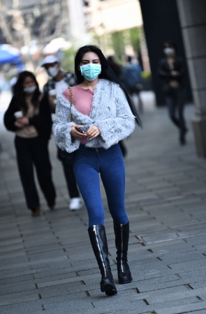 极品翘屯牛仔裤美女