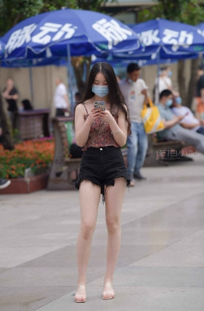 小姐姐白皙的美腿