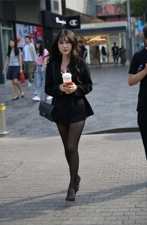 黑色长西装外套