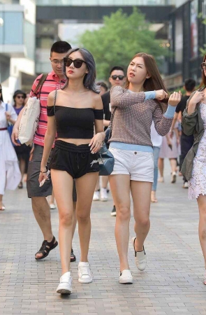 苗条小姐姐