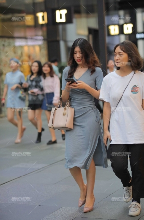 长裙美妇