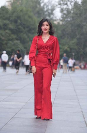 搭讪红衣红裤美姐